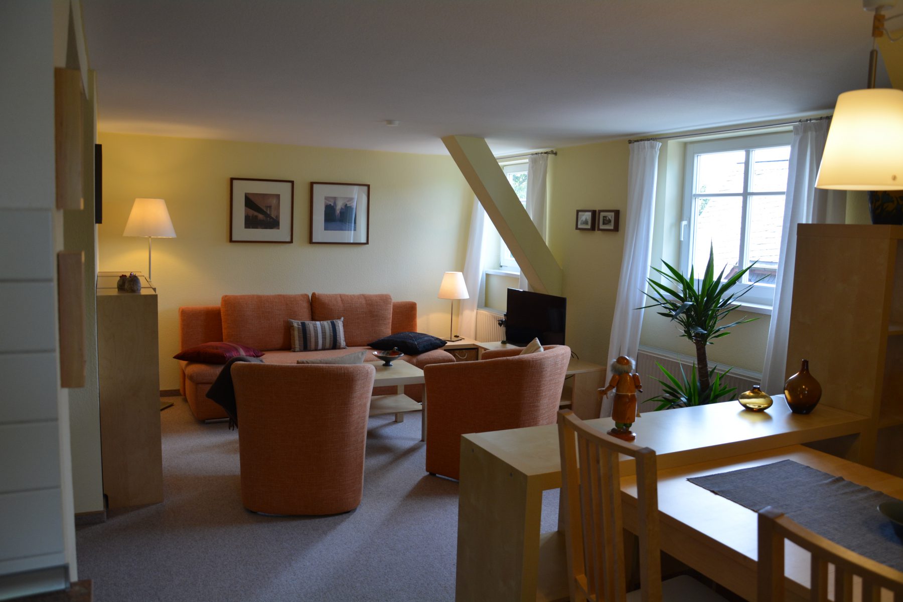 Ferienwohnung im Verlegerhaus Seiffen Kategorie N4 Eßplatz Wohnzimmer
